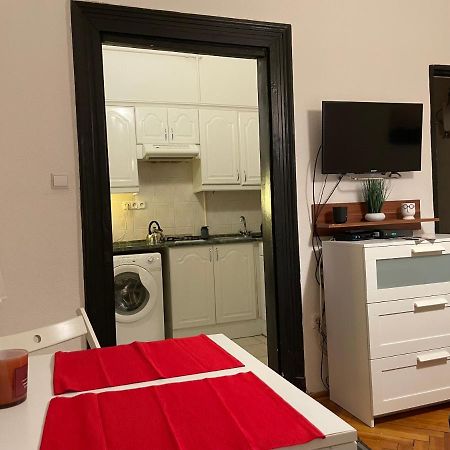 Feel Like Home - Cozy Downtwon Studio For 2 Будапеща Екстериор снимка