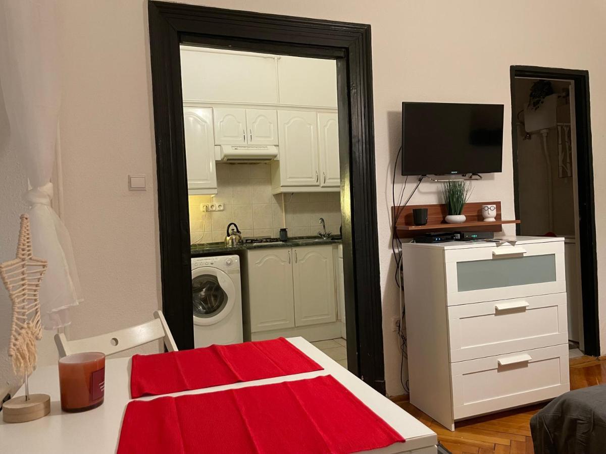 Feel Like Home - Cozy Downtwon Studio For 2 Будапеща Екстериор снимка
