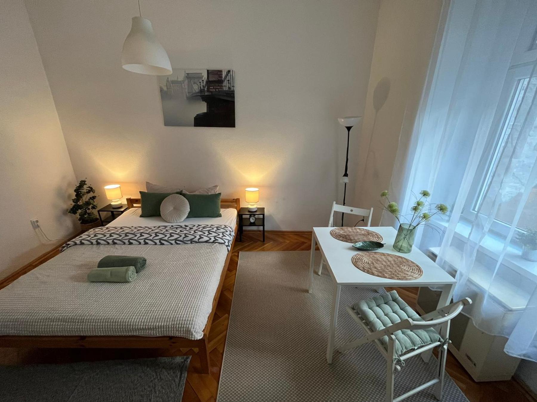 Feel Like Home - Cozy Downtwon Studio For 2 Будапеща Екстериор снимка